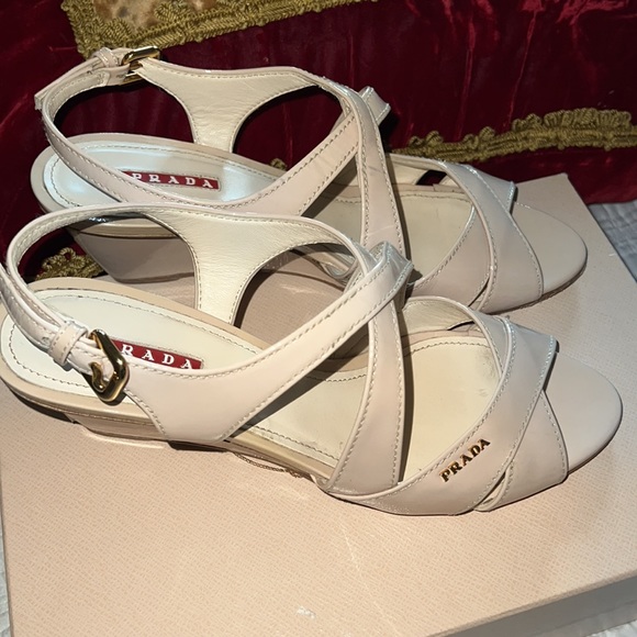 Authentic Prada logo sandals - Picture 7 of 13